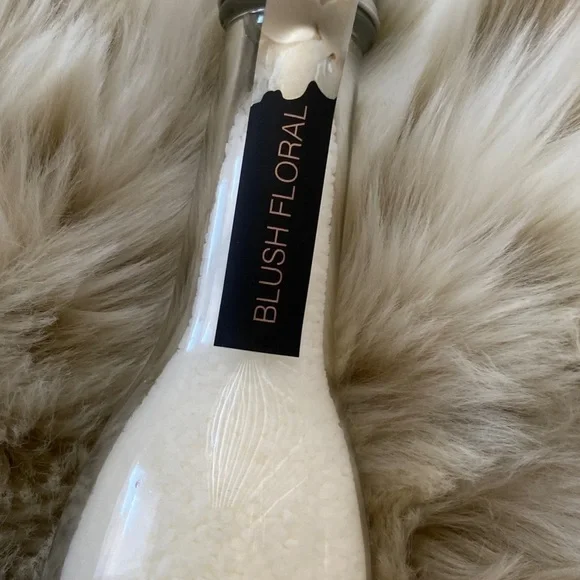 NWT - Kohler - blush floral bath soak salt - Picture 4 of 4